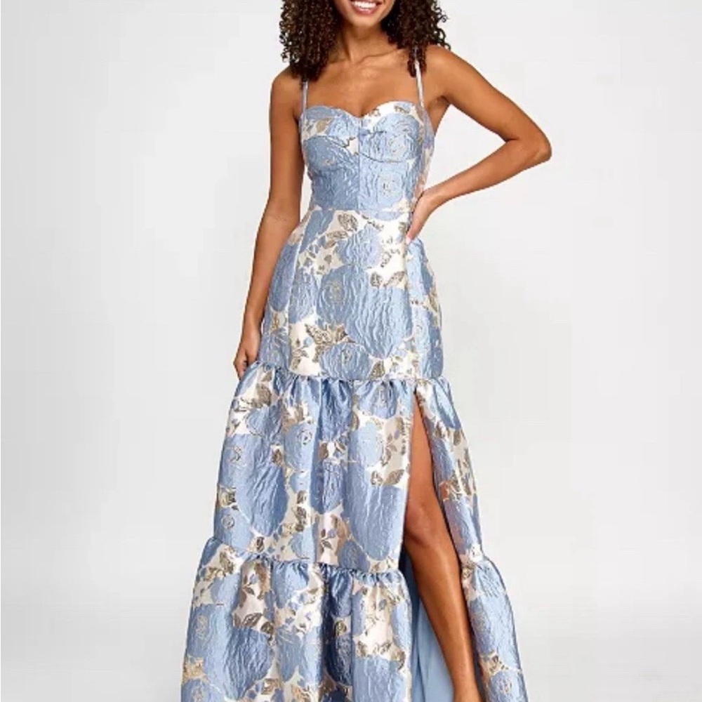FLORAL JACQUARD TIERED BALLGOWN - NWT - SIZE 9/10
*Black tie wedding dress!*
